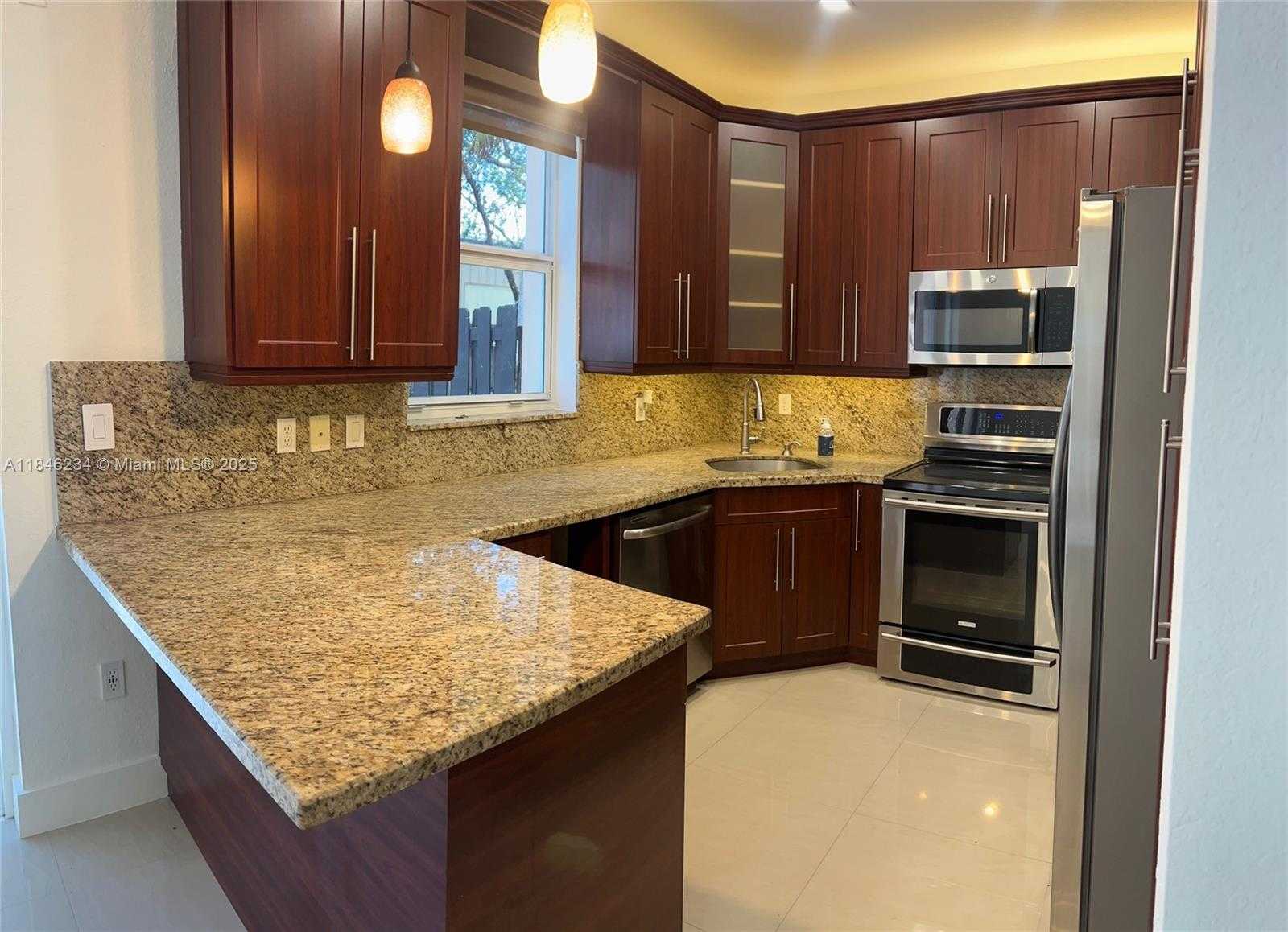 Small Image of 12562 SOUTH WEST 125TH TER, Miami Number 18