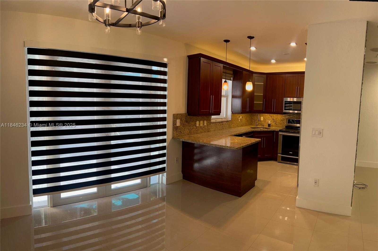 Small Image of 12562 SOUTH WEST 125TH TER, Miami Number 29