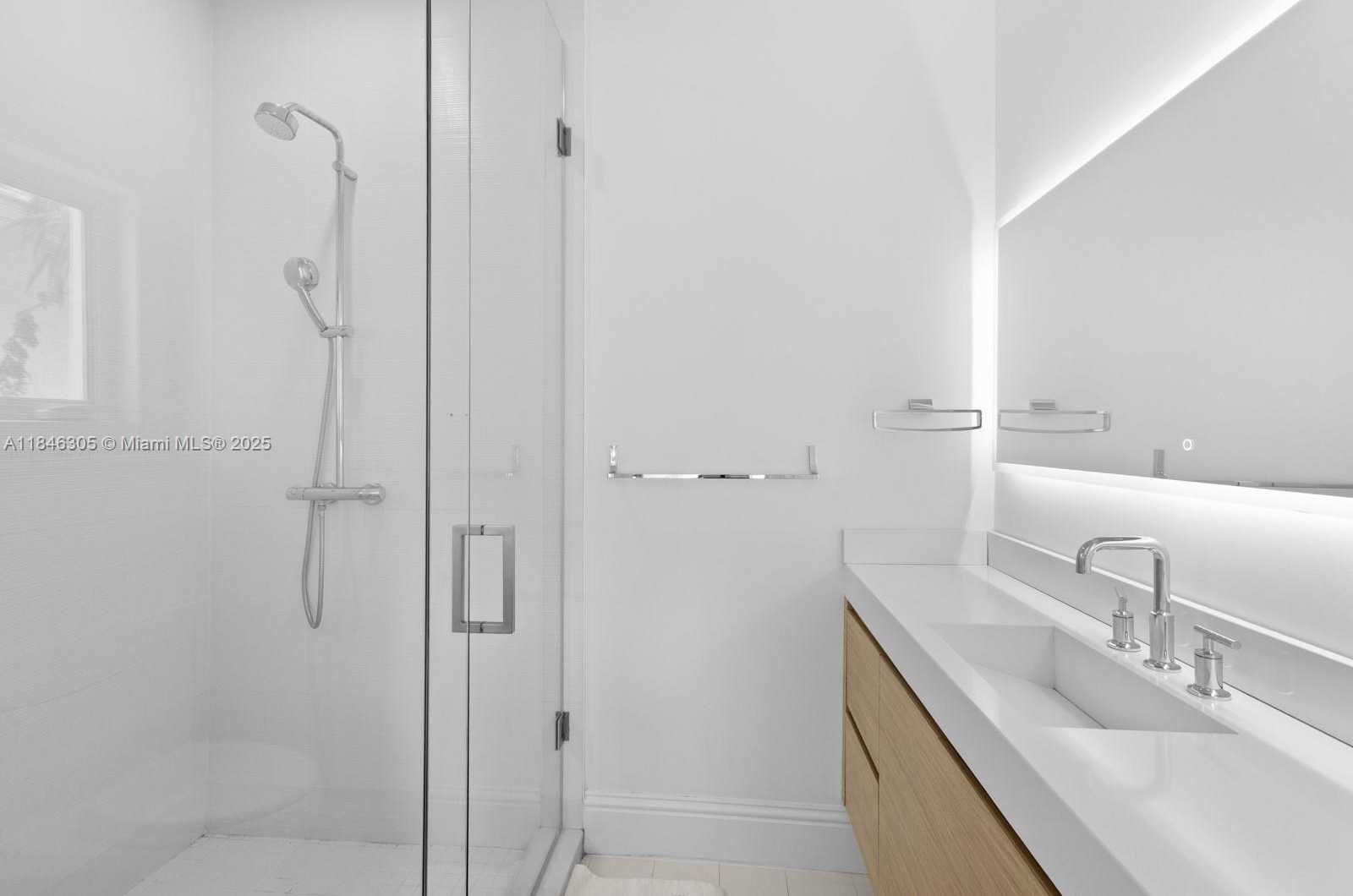 Small Image of 5 COCONUT LANE, Key Biscayne Number 23