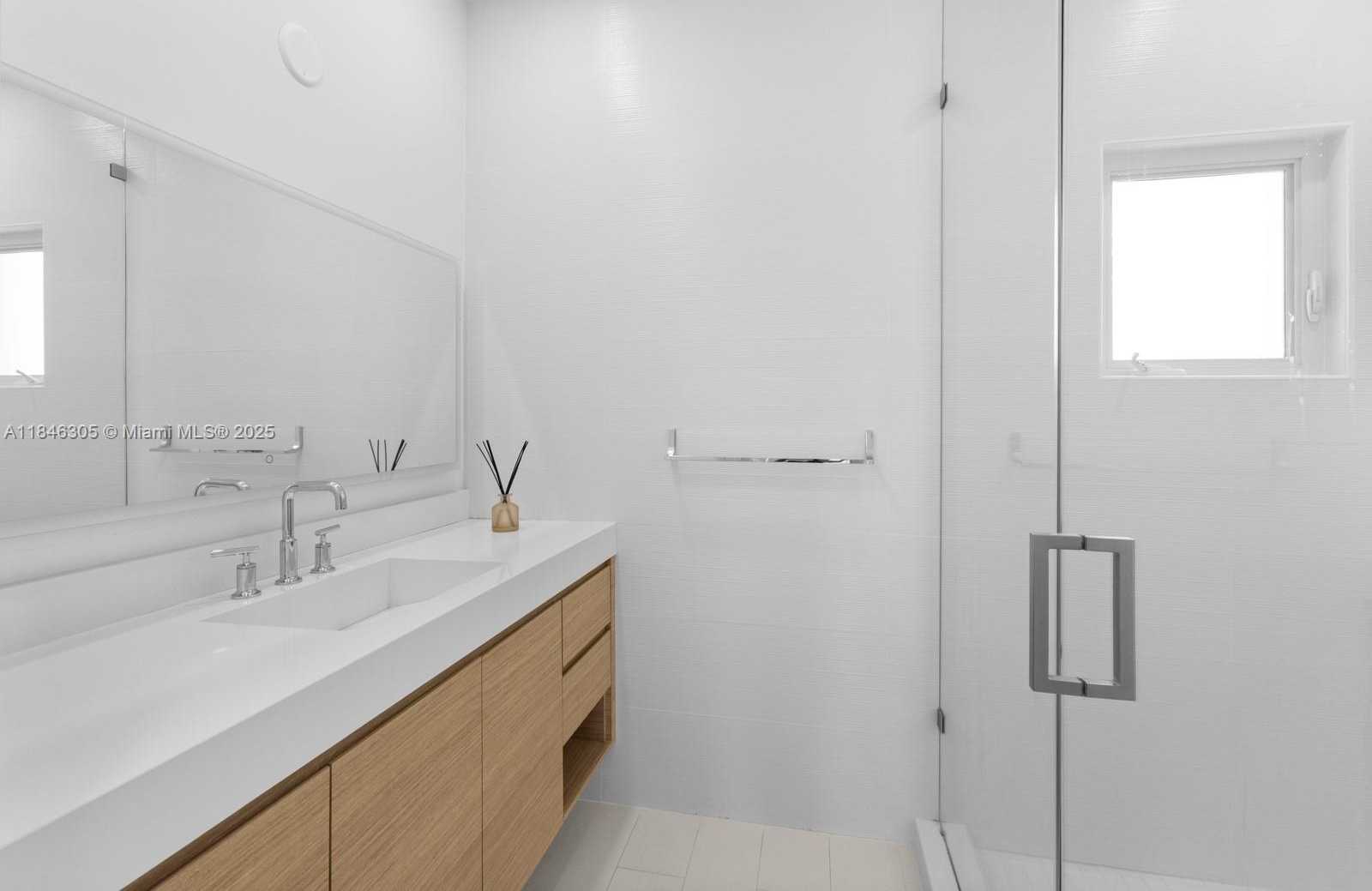 Small Image of 5 COCONUT LANE, Key Biscayne Number 31