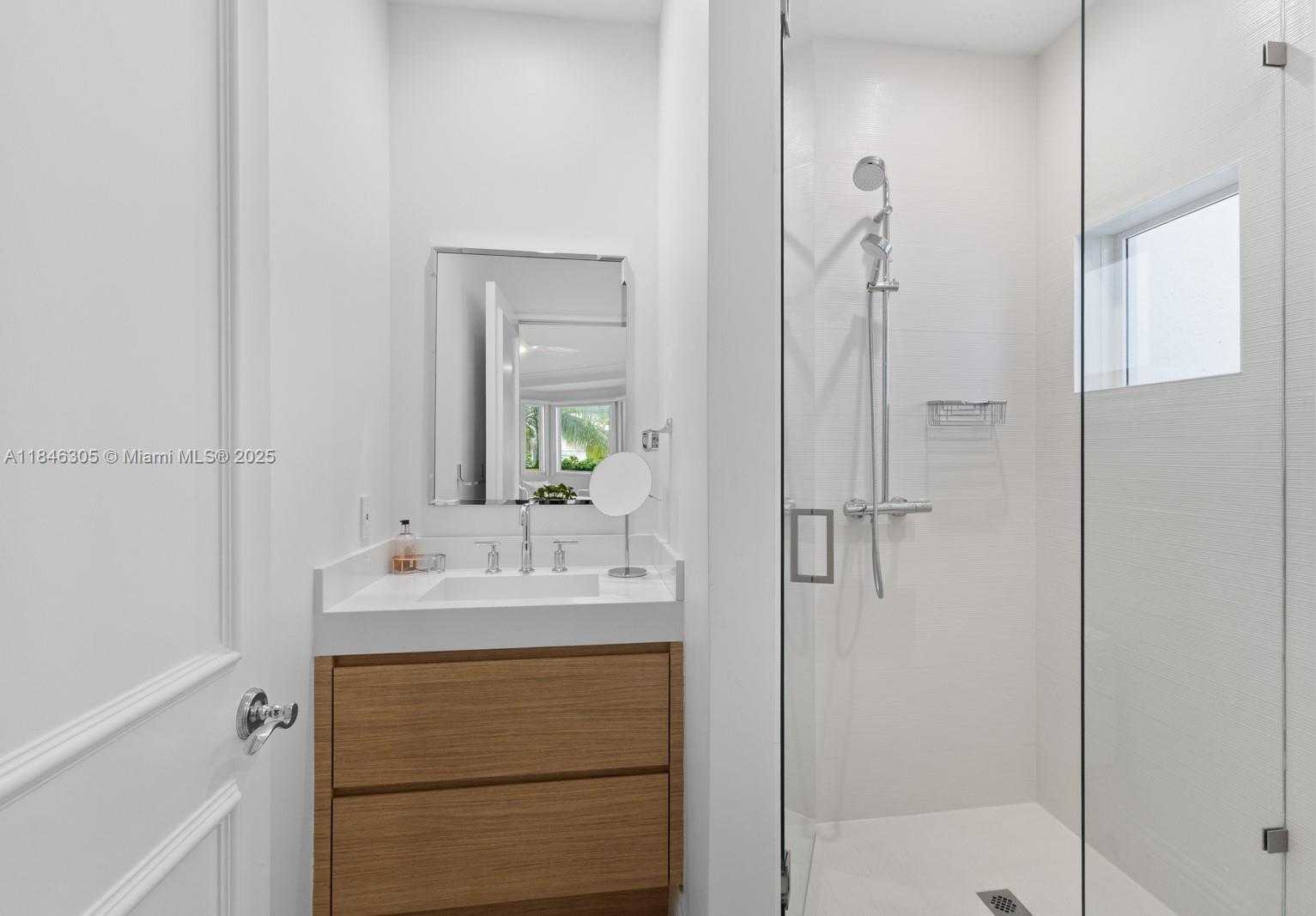 Small Image of 5 COCONUT LANE, Key Biscayne Number 33