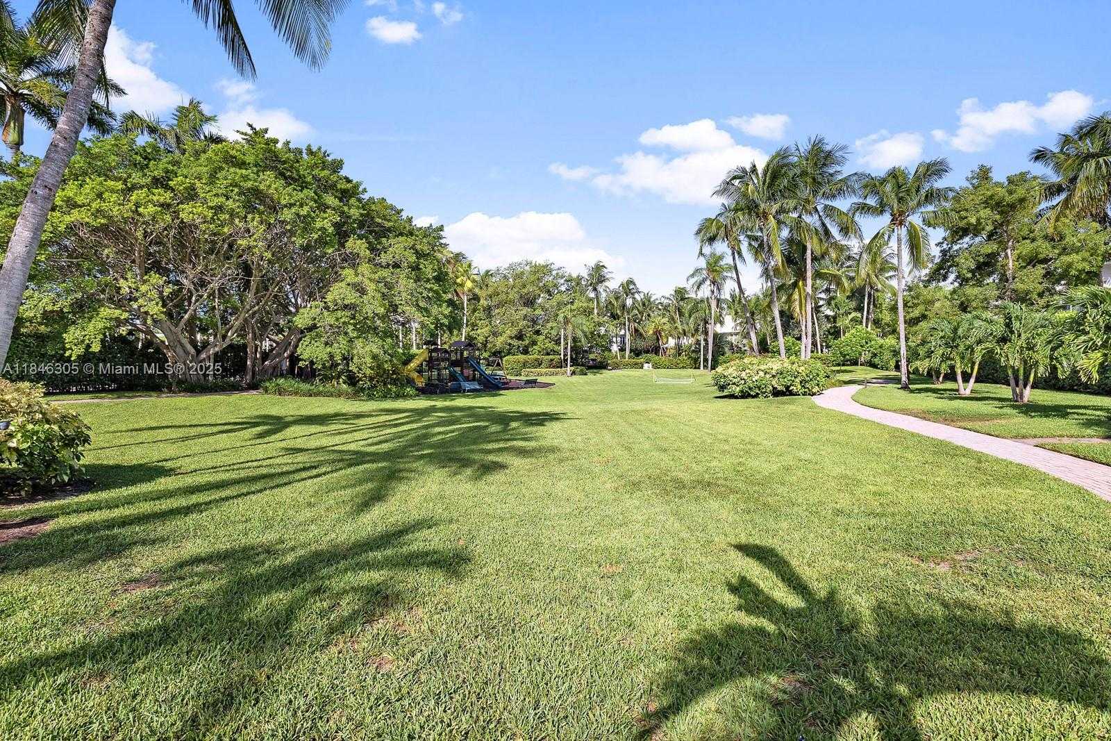 Small Image of 5 COCONUT LANE, Key Biscayne Number 39