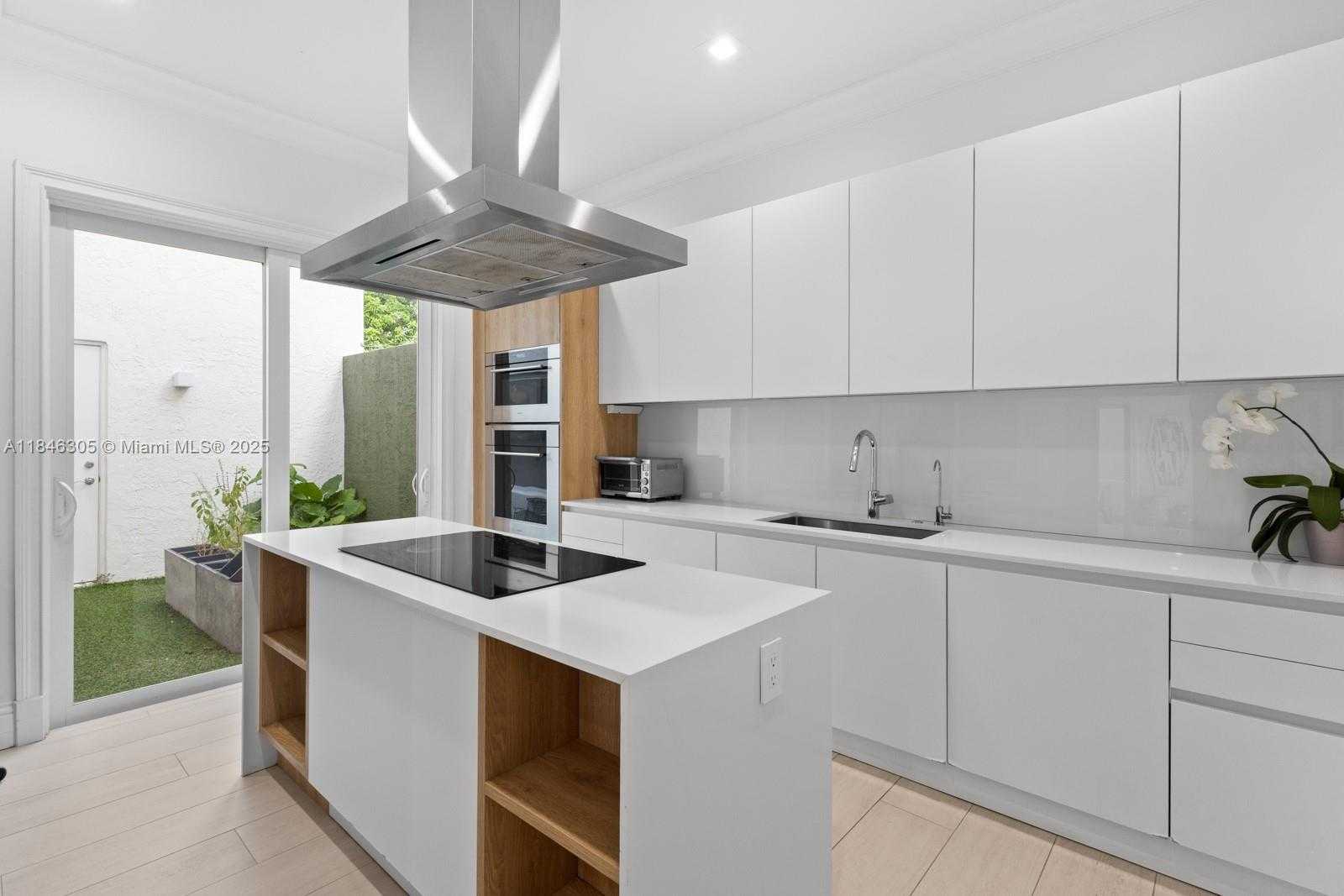 Small Image of 5 COCONUT LANE, Key Biscayne Number 6