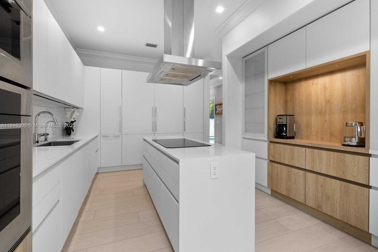 Small Image of 5 COCONUT LANE, Key Biscayne Number 7