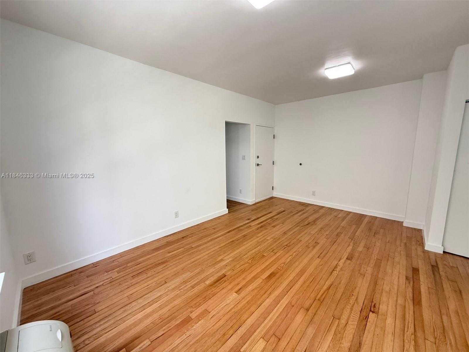 Small Image of 1552 EUCLID AVE #2, Miami Beach Number 5