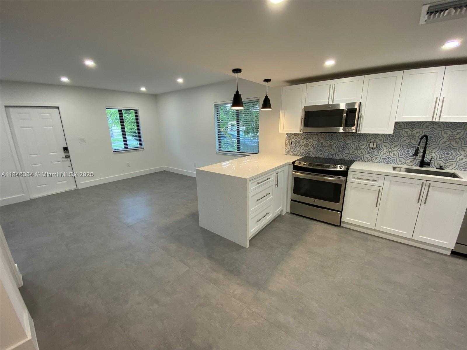 Small Image of 9801 SOUTH WEST 55TH ST, Miami Number 3