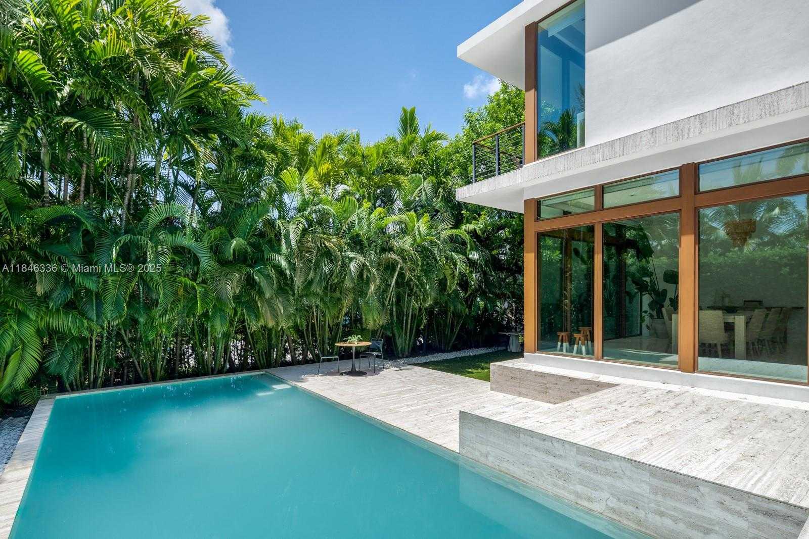 Small Image of 110 VENETIAN WAY, Miami Beach Number 11