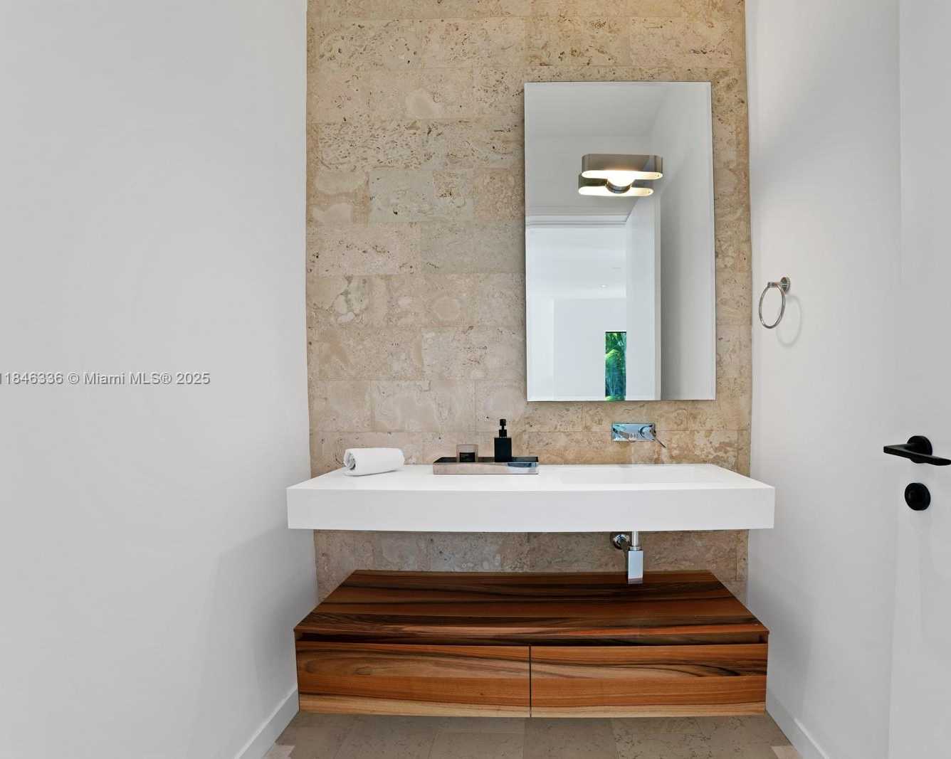 Small Image of 110 VENETIAN WAY, Miami Beach Number 12