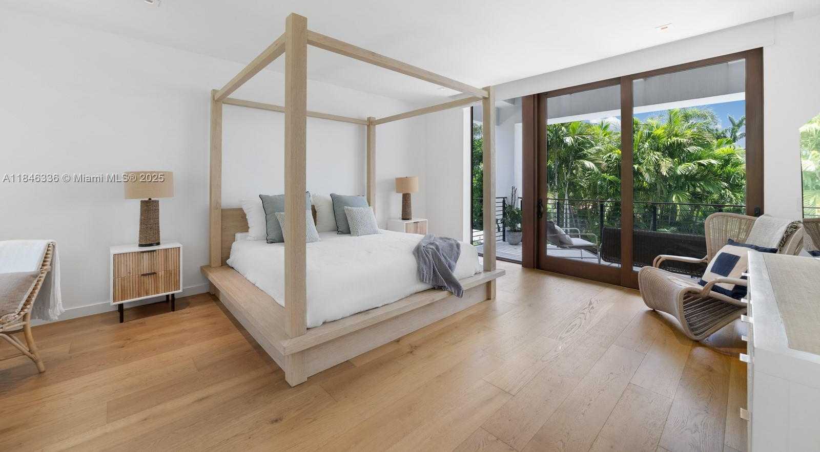 Small Image of 110 VENETIAN WAY, Miami Beach Number 14