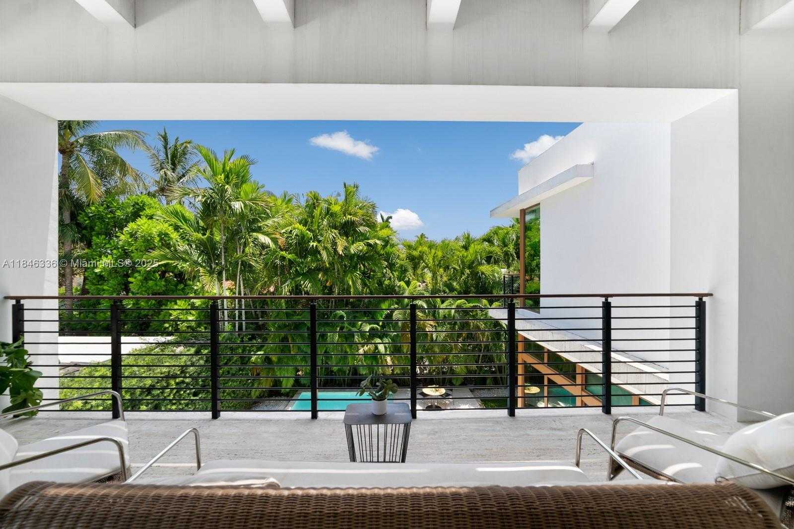 Small Image of 110 VENETIAN WAY, Miami Beach Number 17