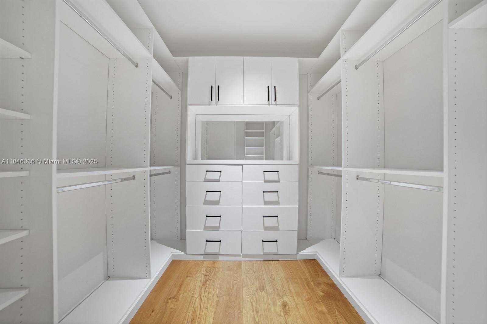 Small Image of 110 VENETIAN WAY, Miami Beach Number 18