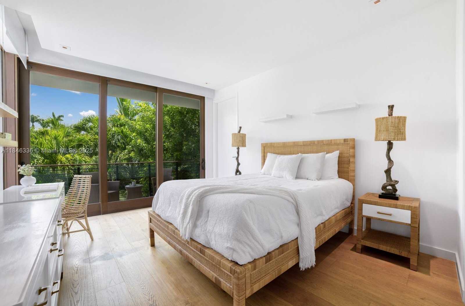 Small Image of 110 VENETIAN WAY, Miami Beach Number 19