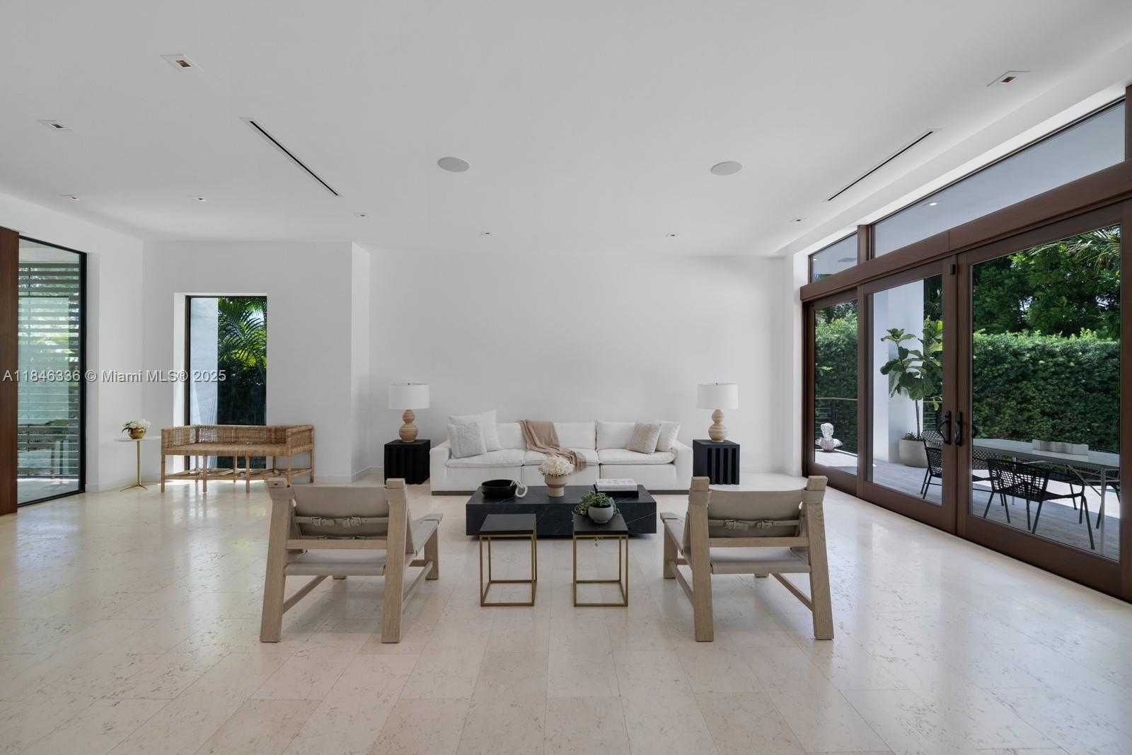 Small Image of 110 VENETIAN WAY, Miami Beach Number 2