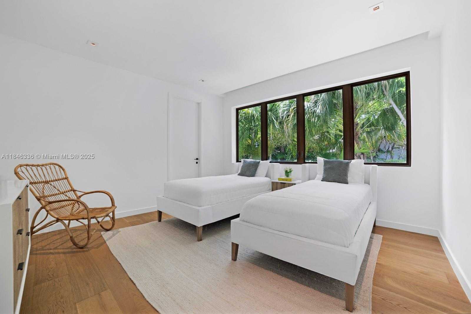 Small Image of 110 VENETIAN WAY, Miami Beach Number 22