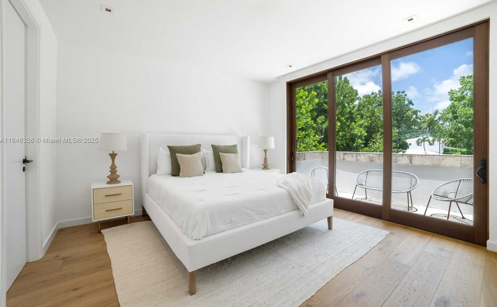 Small Image of 110 VENETIAN WAY, Miami Beach Number 24