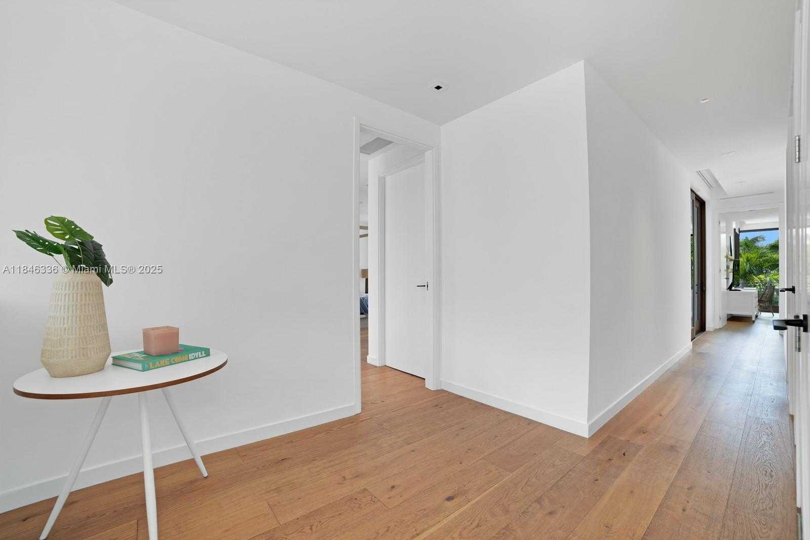 Small Image of 110 VENETIAN WAY, Miami Beach Number 26