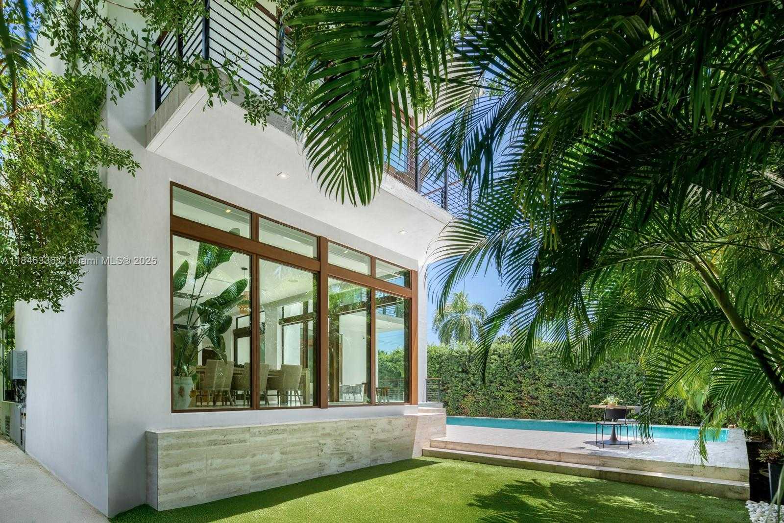 Small Image of 110 VENETIAN WAY, Miami Beach Number 31