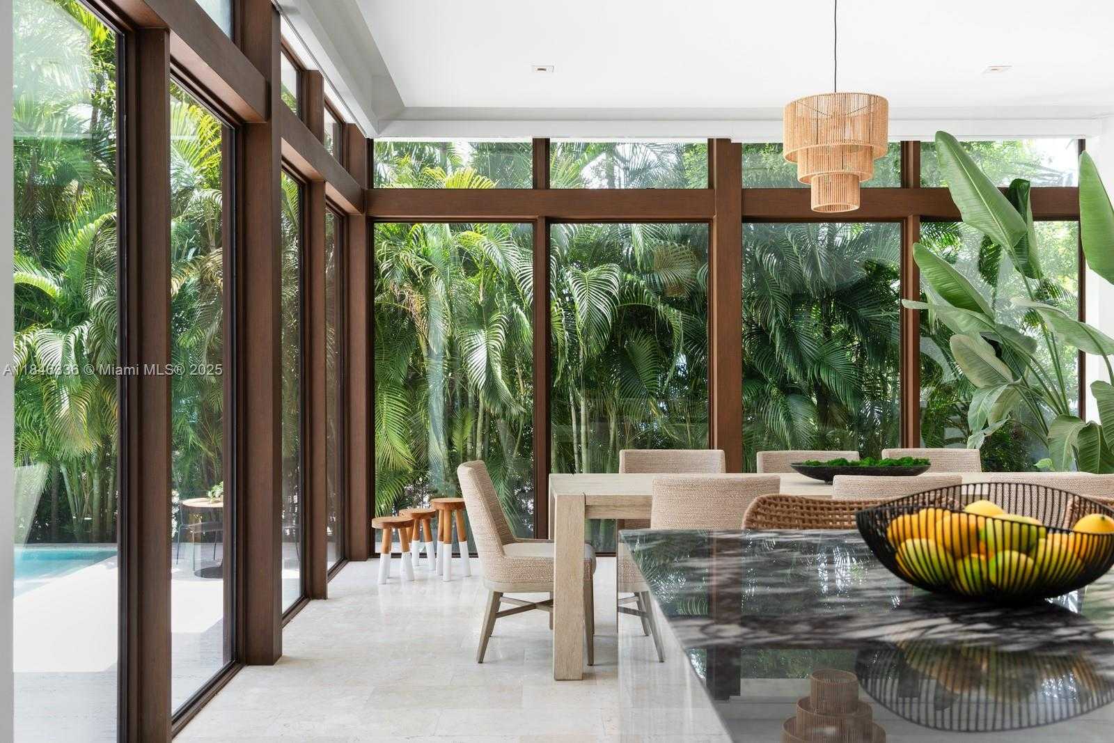 Small Image of 110 VENETIAN WAY, Miami Beach Number 5