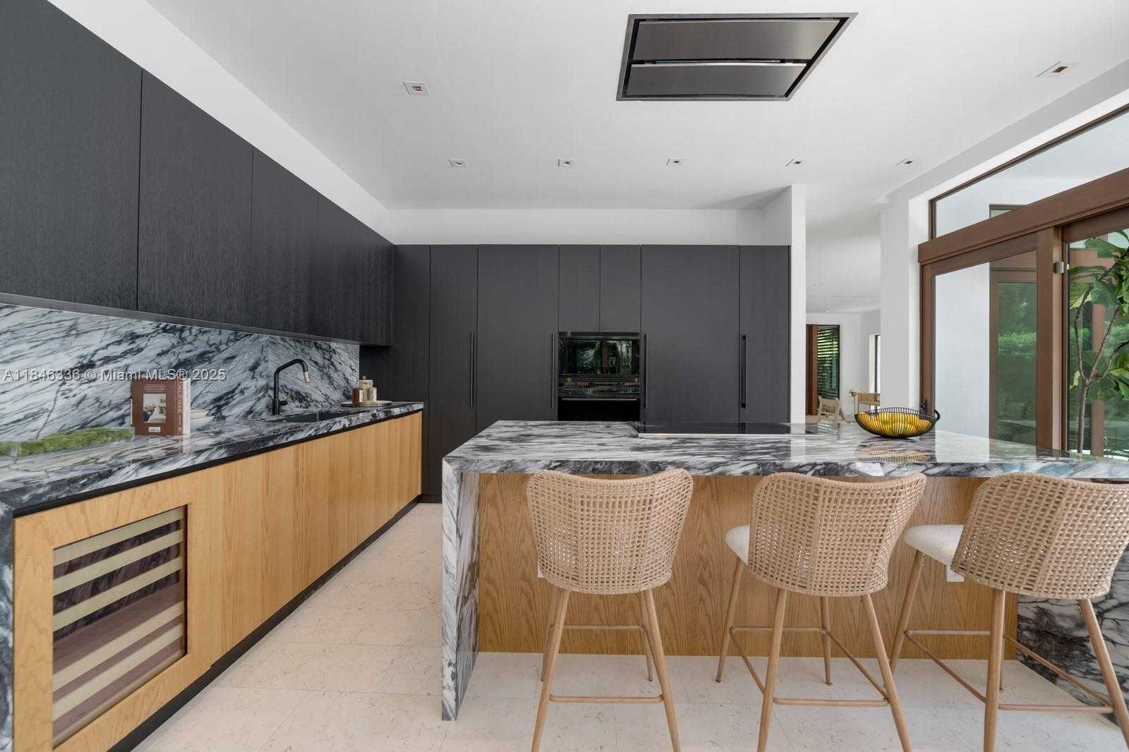 Small Image of 110 VENETIAN WAY, Miami Beach Number 6