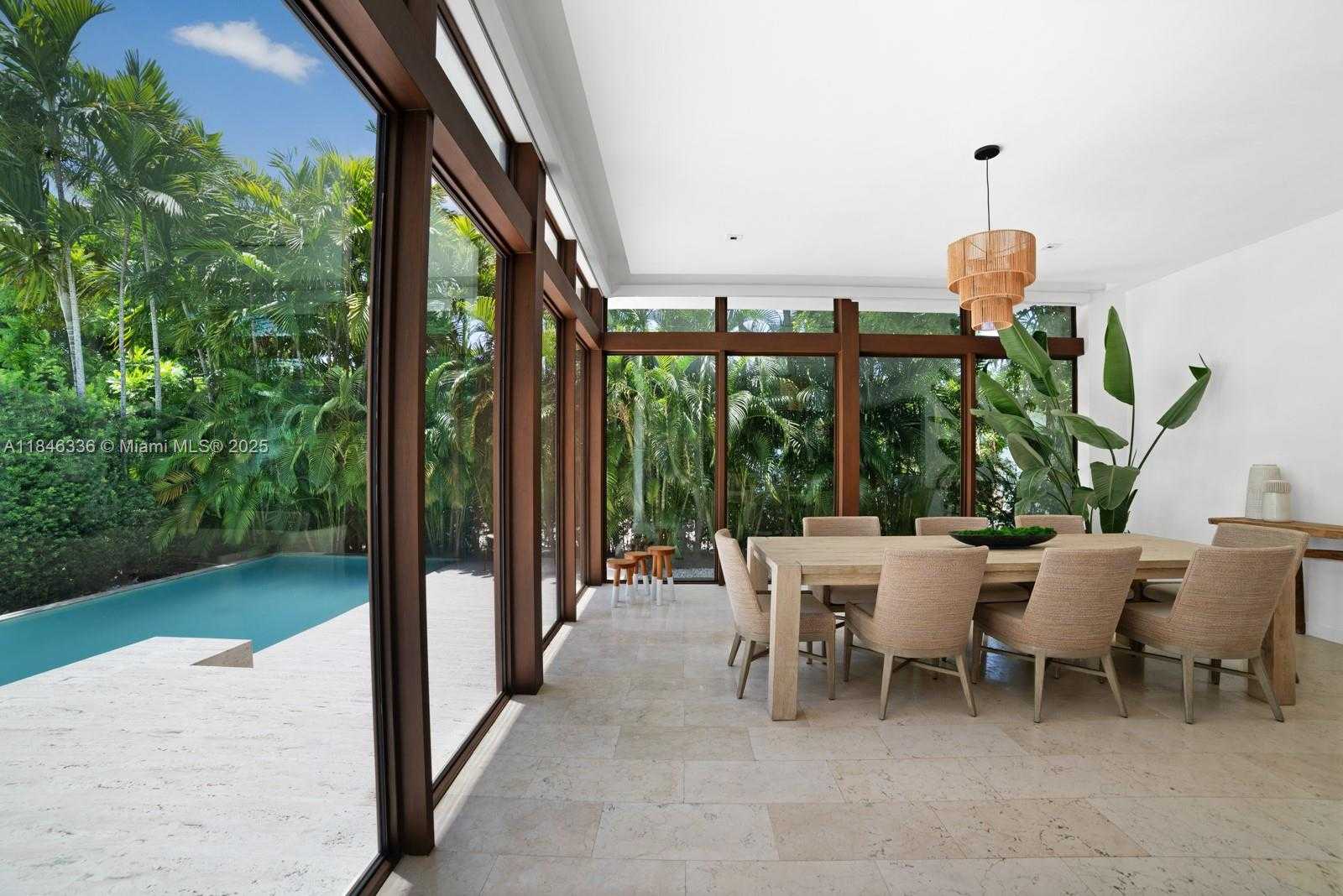 Small Image of 110 VENETIAN WAY, Miami Beach Number 9