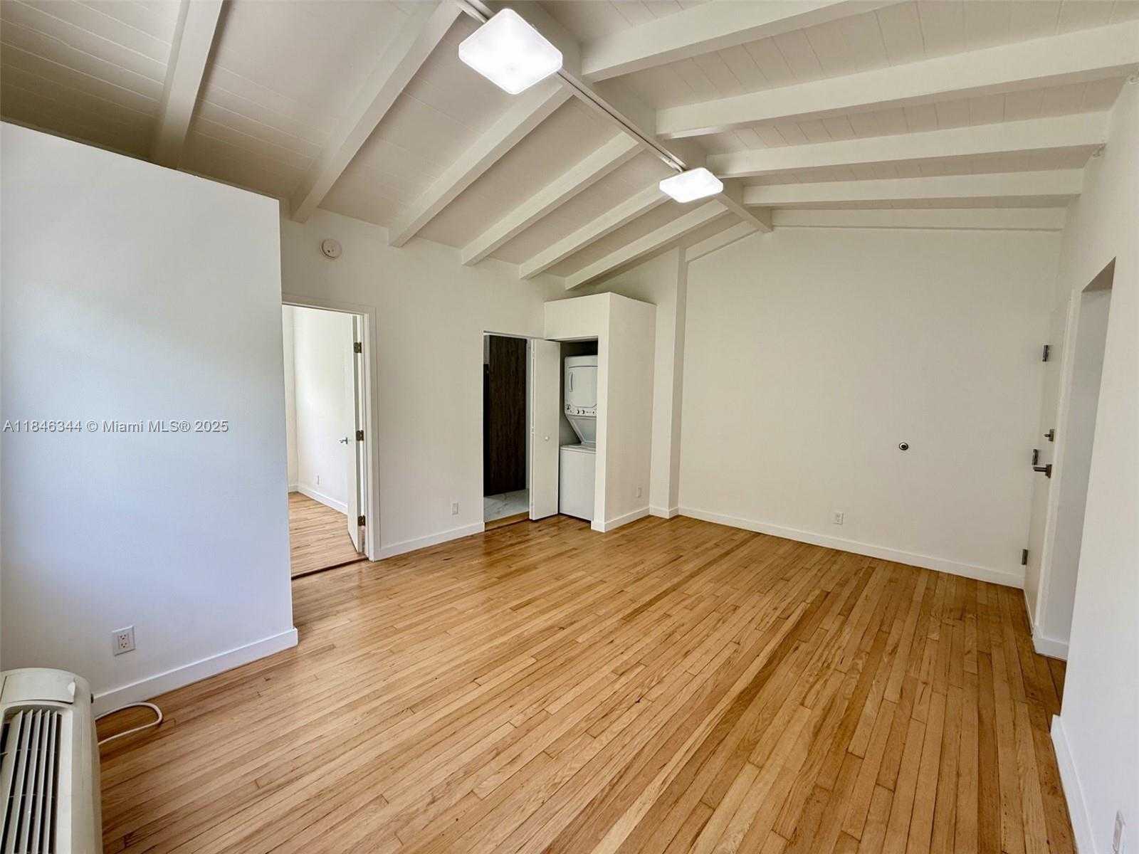 Small Image of 1552 EUCLID AVE #3, Miami Beach Number 2