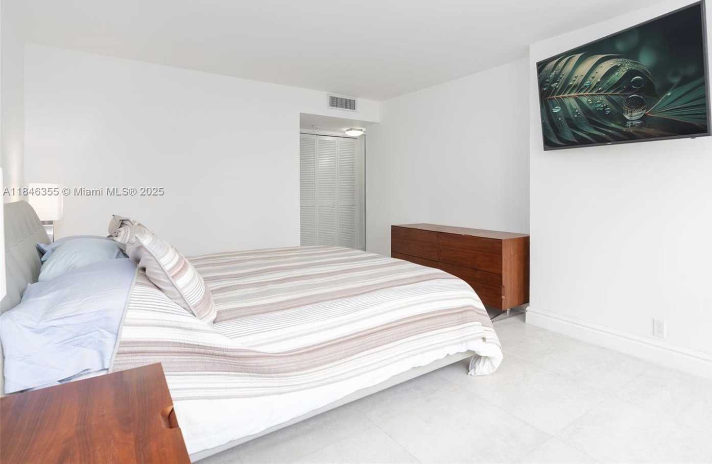 Small Image of 1901 BRICKELL AVE #B1611, Miami Number 13