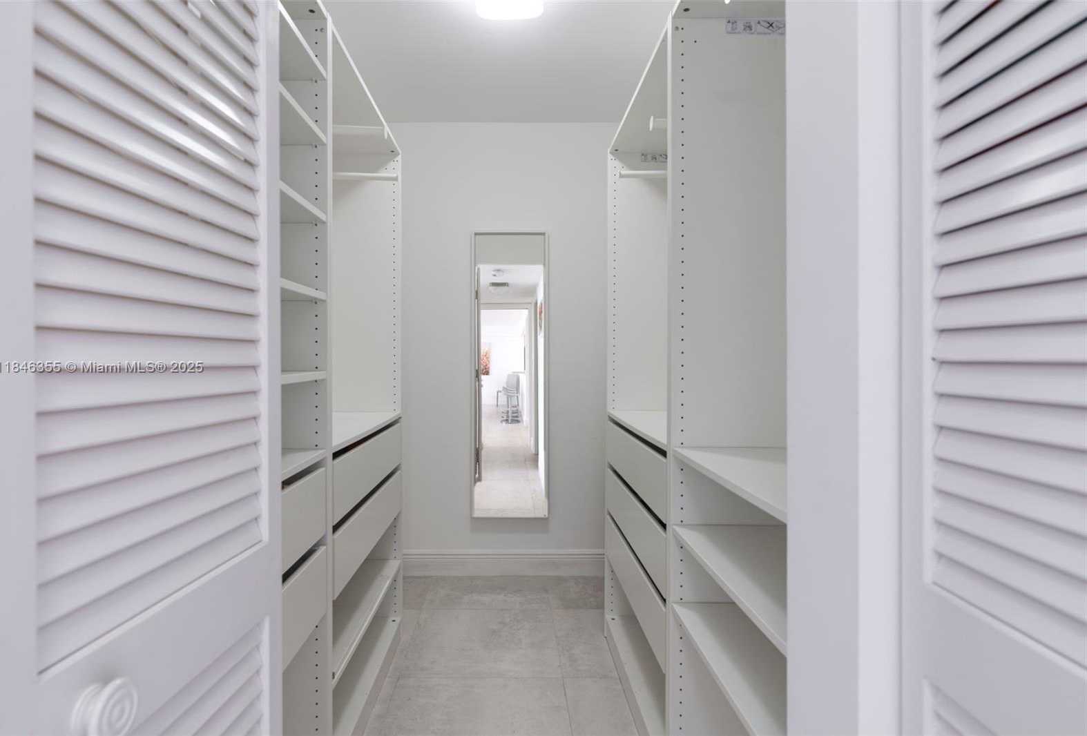 Small Image of 1901 BRICKELL AVE #B1611, Miami Number 14