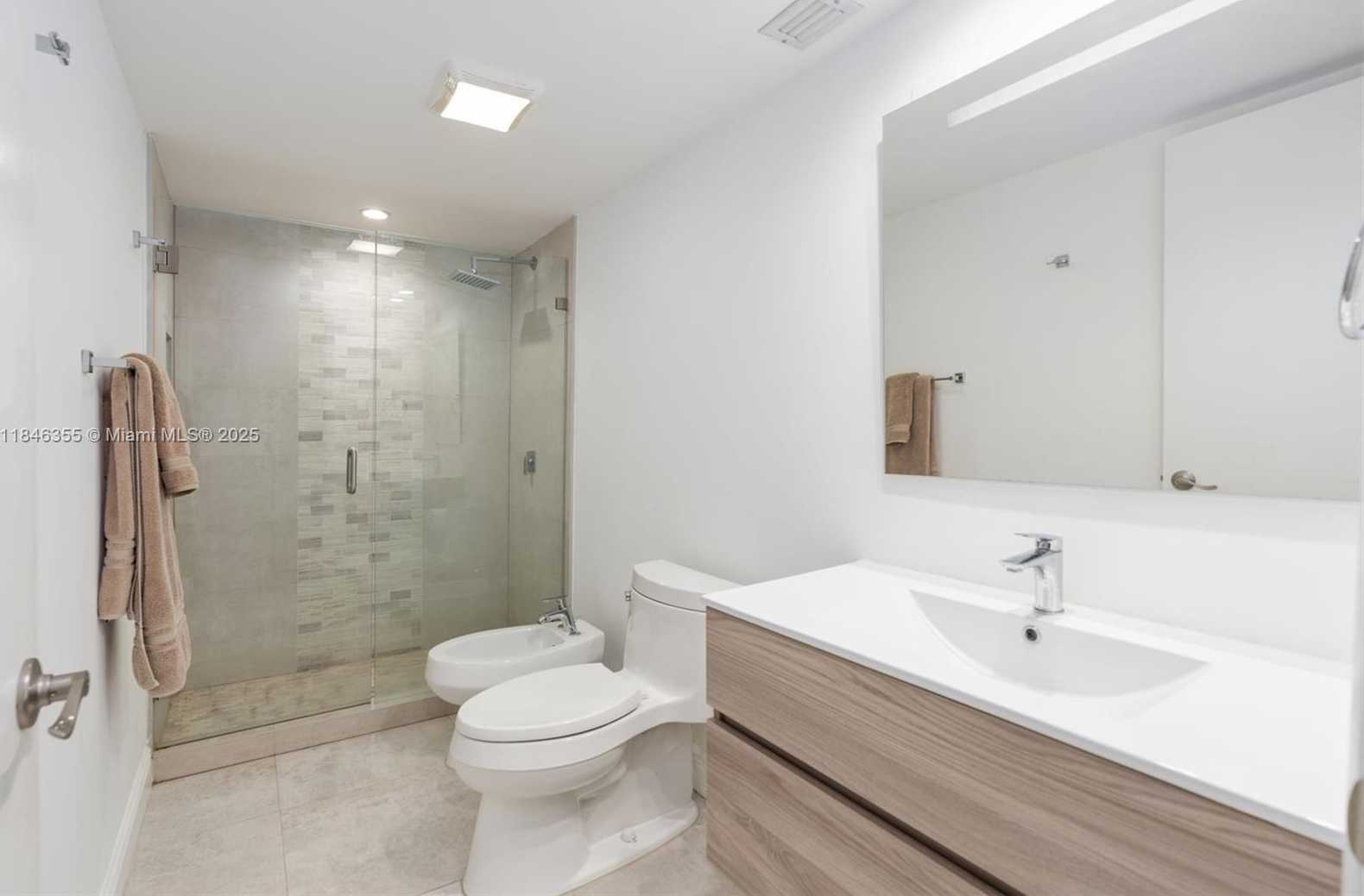 Small Image of 1901 BRICKELL AVE #B1611, Miami Number 15