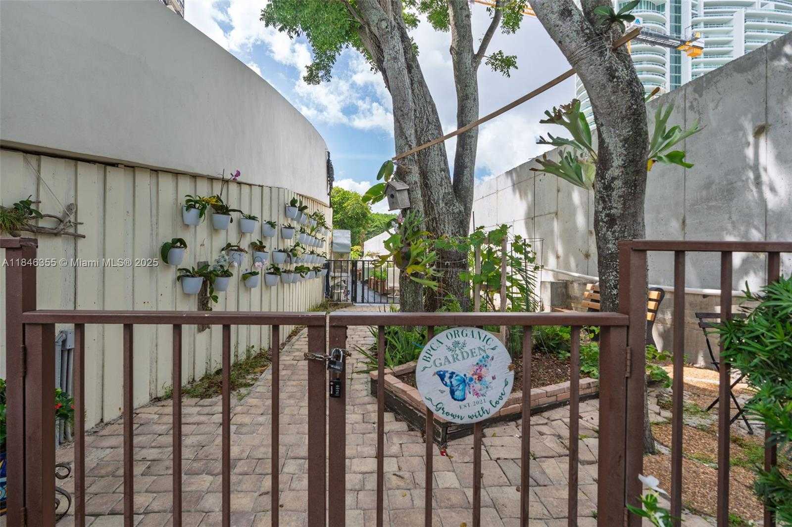 Small Image of 1901 BRICKELL AVE #B1611, Miami Number 27