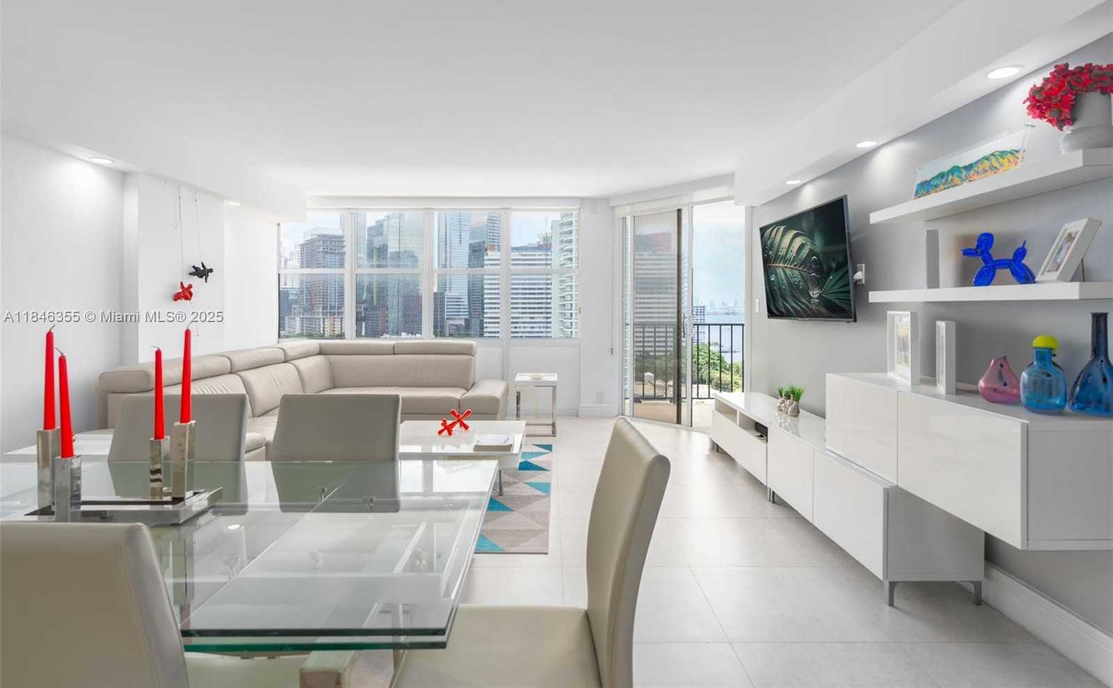 Small Image of 1901 BRICKELL AVE #B1611, Miami Number 3