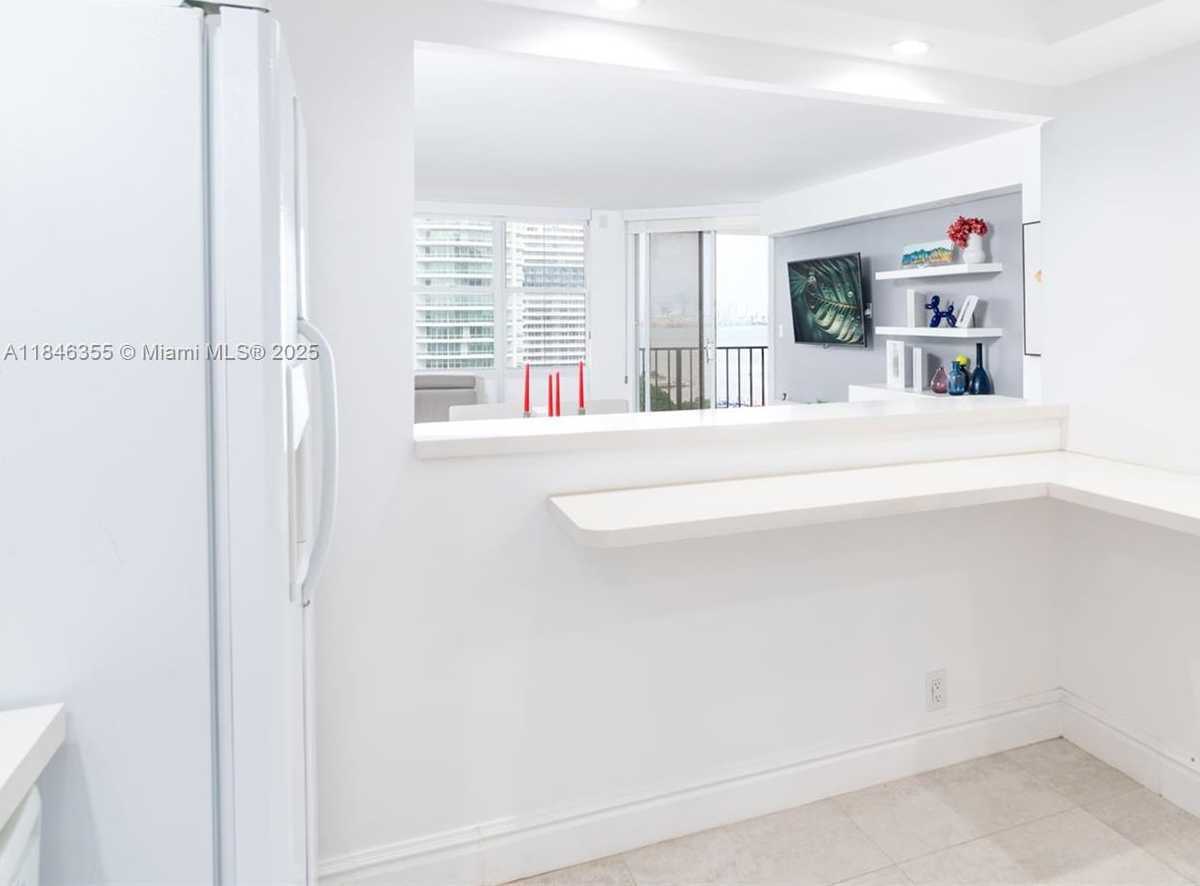 Small Image of 1901 BRICKELL AVE #B1611, Miami Number 8