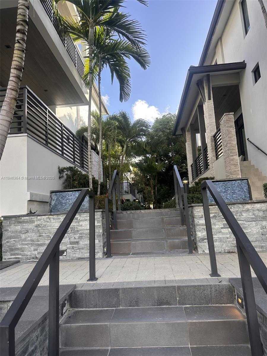 Small Image of 8231 NORTH WEST 48TH ST, Doral Number 15