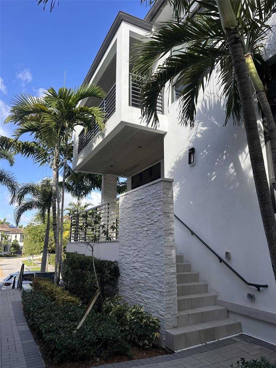 Small Image of 8231 NORTH WEST 48TH ST, Doral Number 2