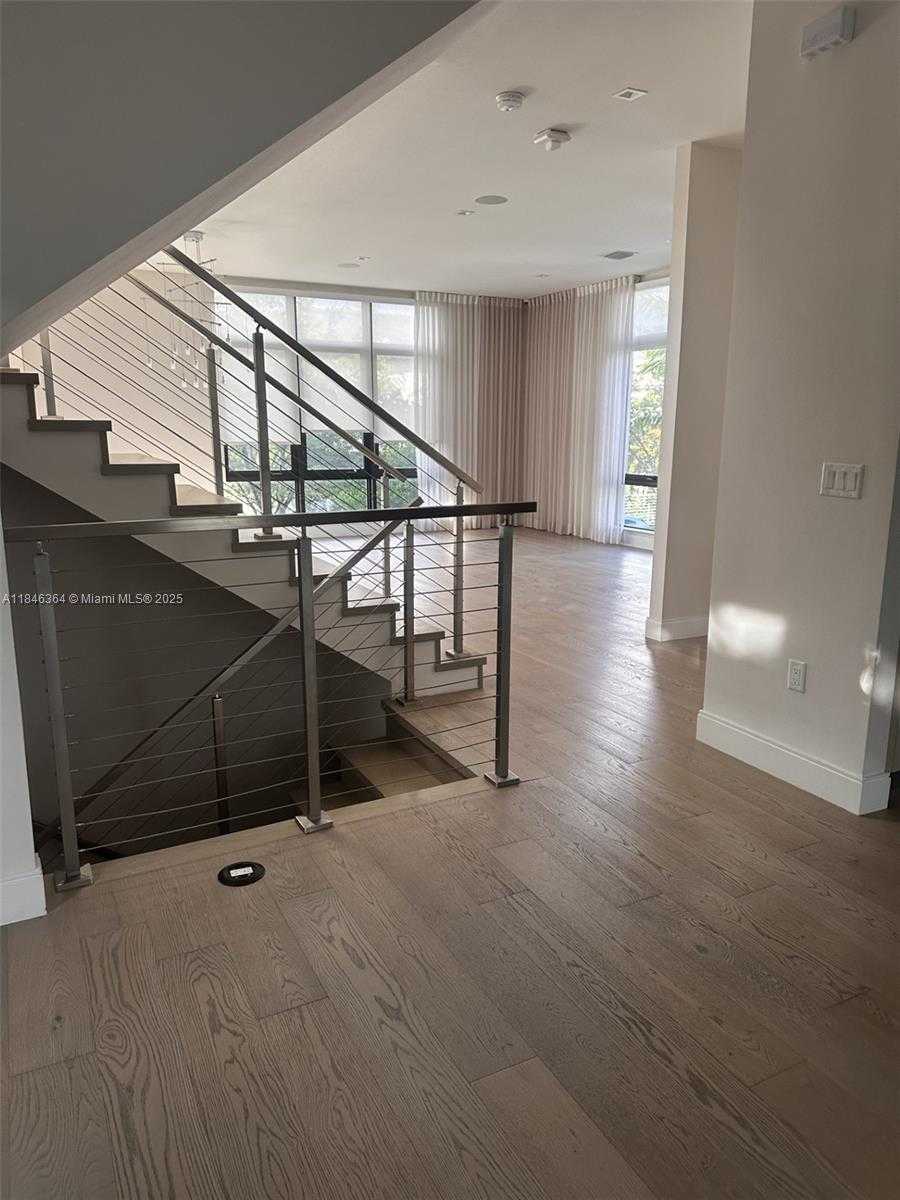 Small Image of 8231 NORTH WEST 48TH ST, Doral Number 7