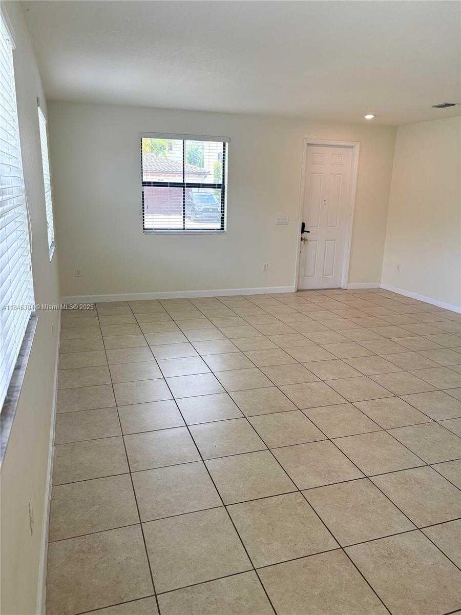 Small Image of 3501 WEST 92ND PL, Hialeah Number 12