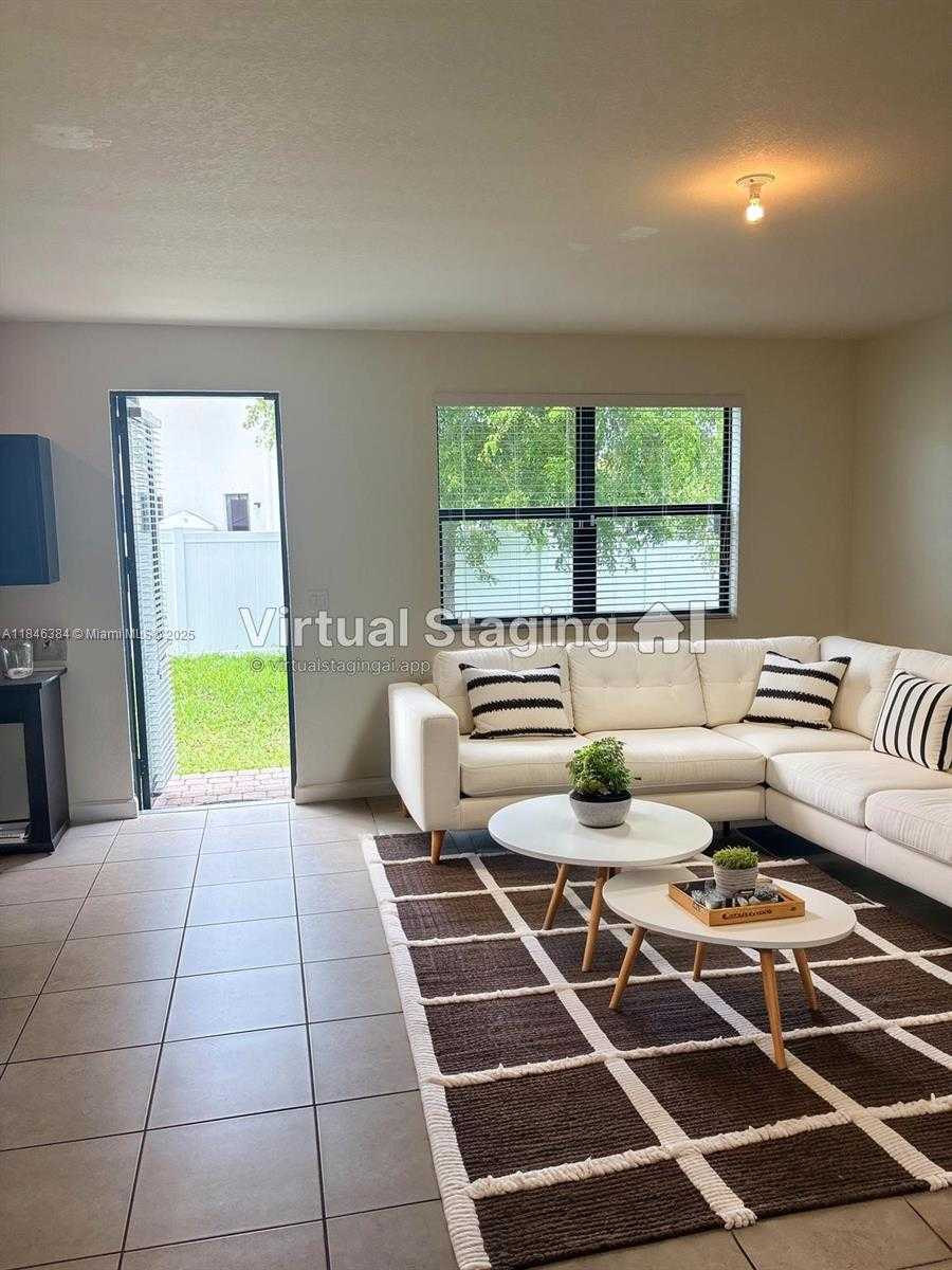 Small Image of 3501 WEST 92ND PL, Hialeah Number 14