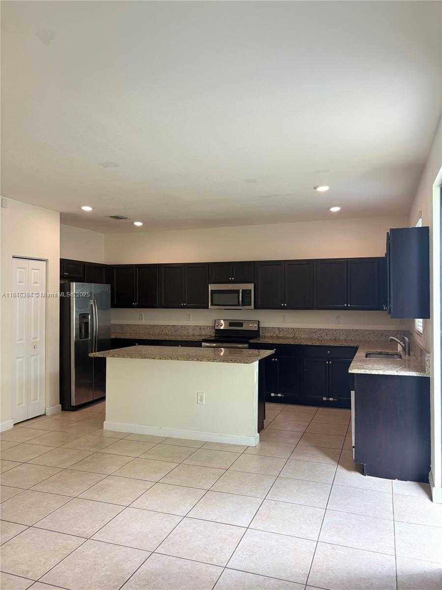 Small Image of 3501 WEST 92ND PL, Hialeah Number 16