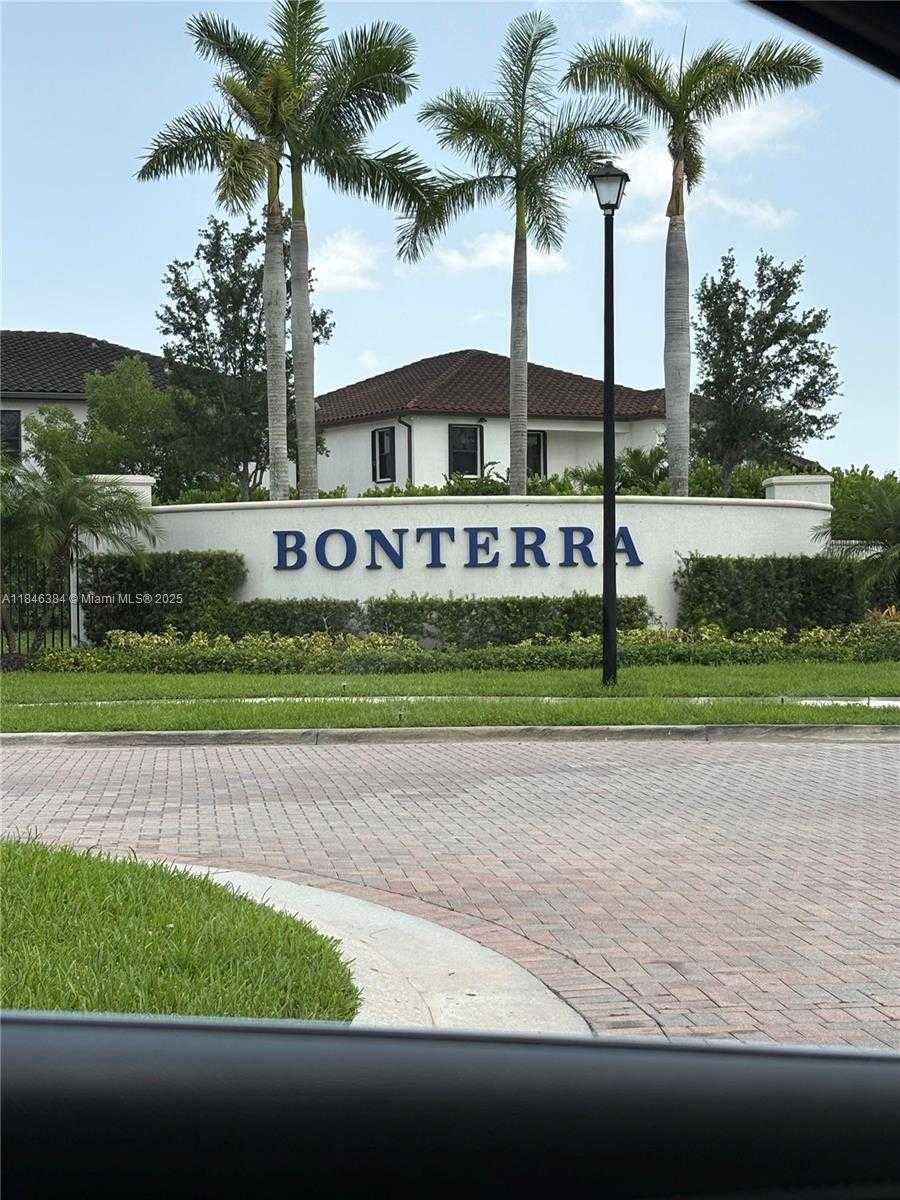 Small Image of 3501 WEST 92ND PL, Hialeah Number 2
