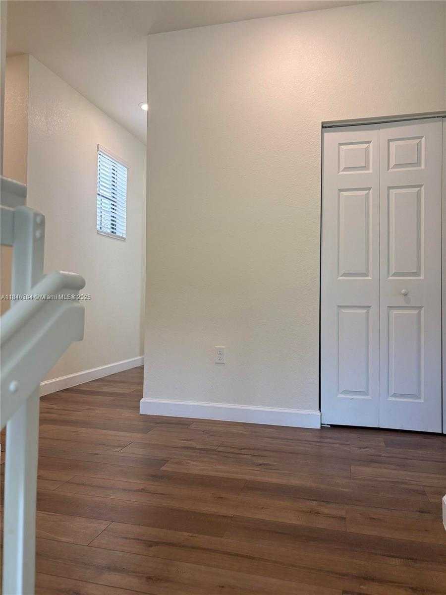Small Image of 3501 WEST 92ND PL, Hialeah Number 23
