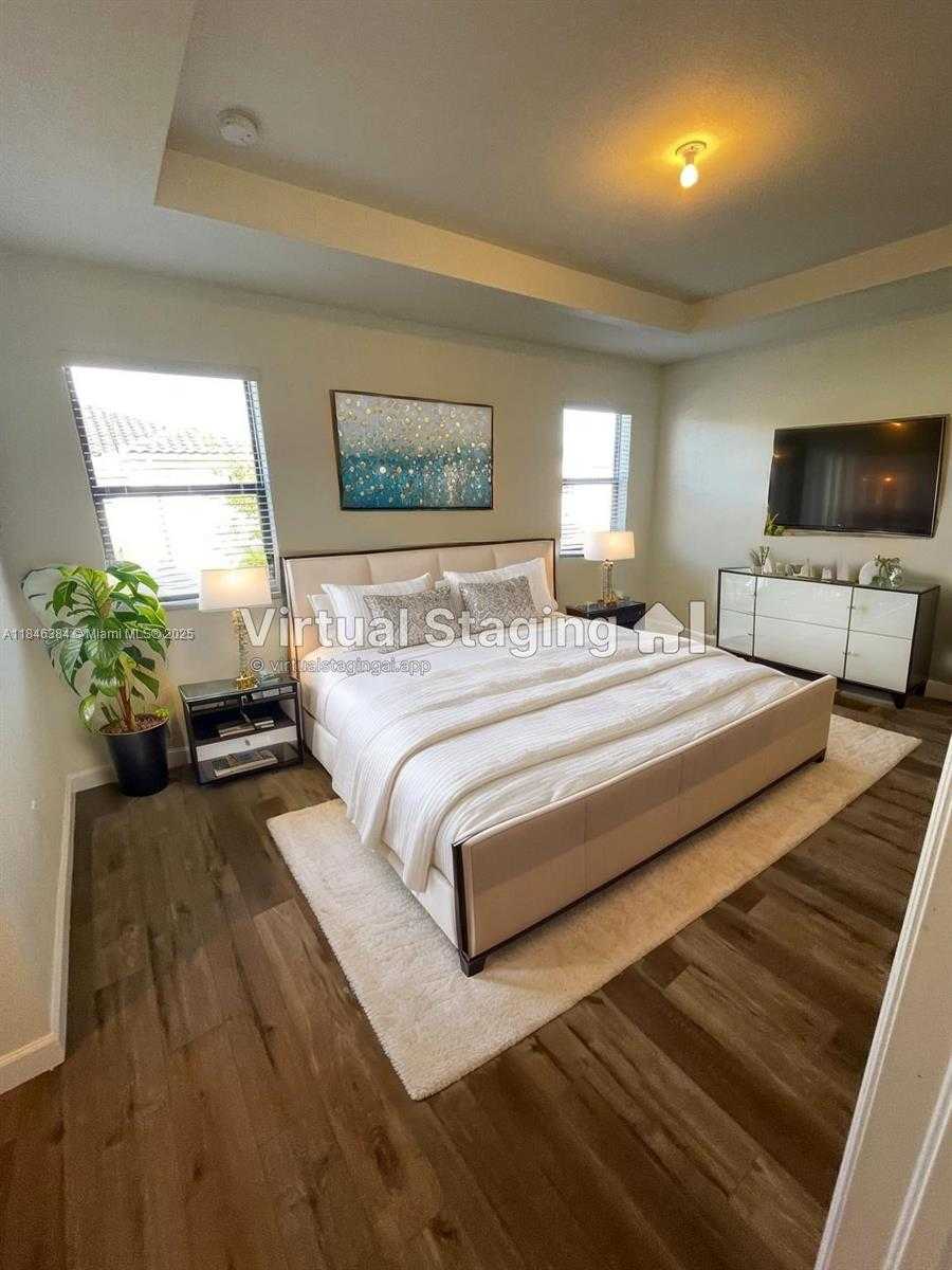Small Image of 3501 WEST 92ND PL, Hialeah Number 25