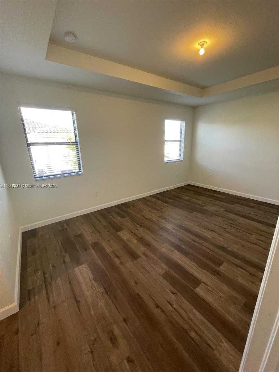Small Image of 3501 WEST 92ND PL, Hialeah Number 26