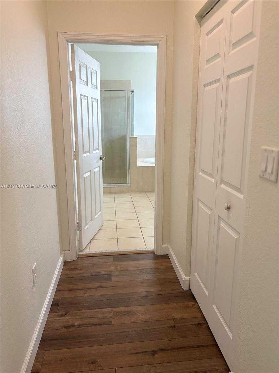 Small Image of 3501 WEST 92ND PL, Hialeah Number 27