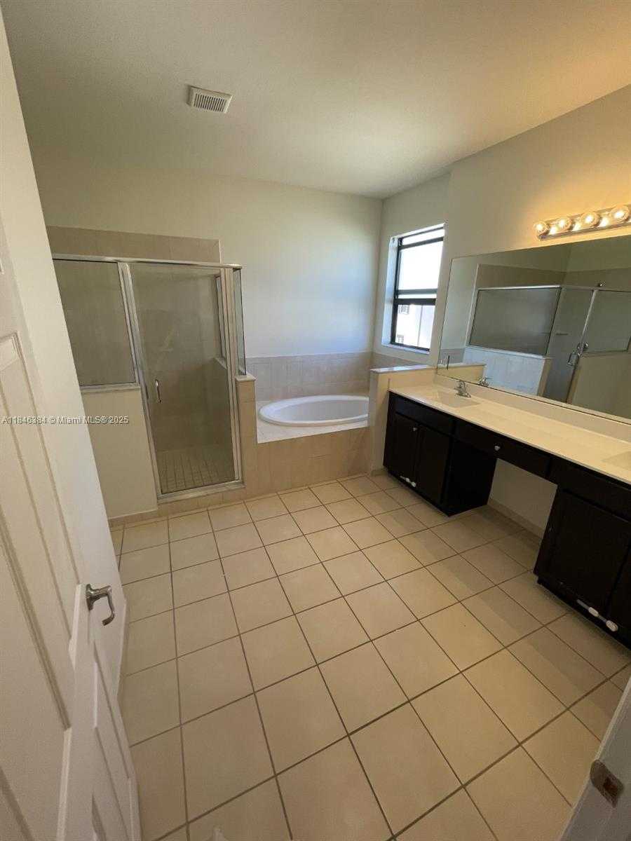 Small Image of 3501 WEST 92ND PL, Hialeah Number 29