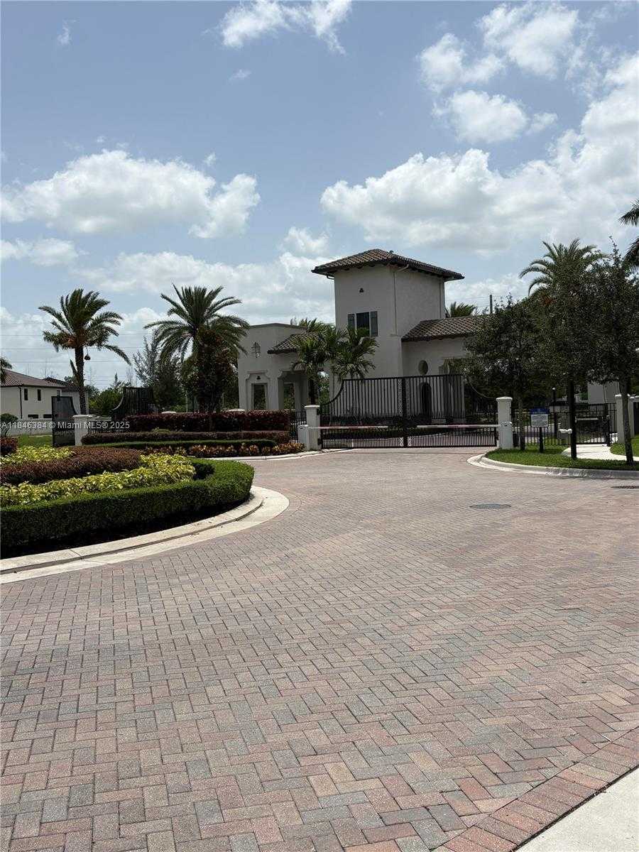 Small Image of 3501 WEST 92ND PL, Hialeah Number 3