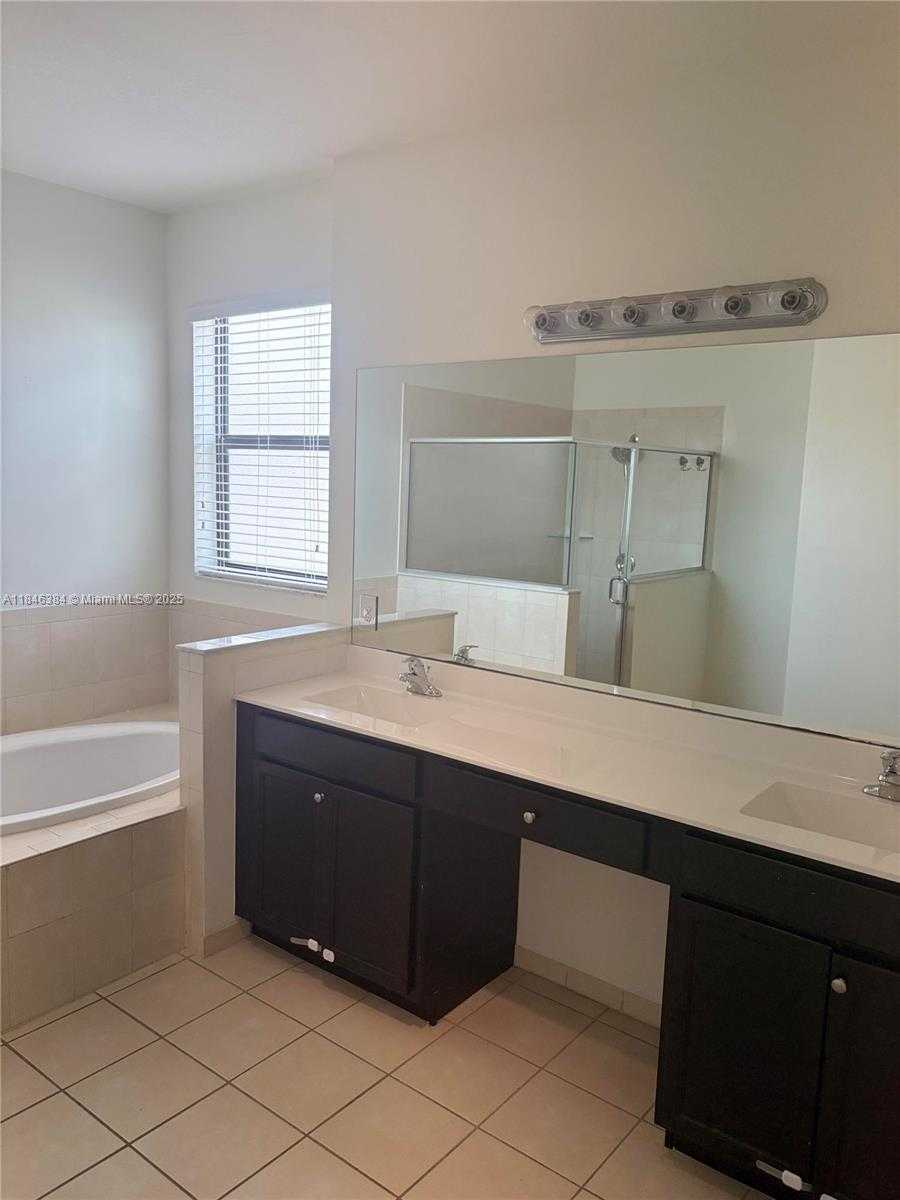 Small Image of 3501 WEST 92ND PL, Hialeah Number 30