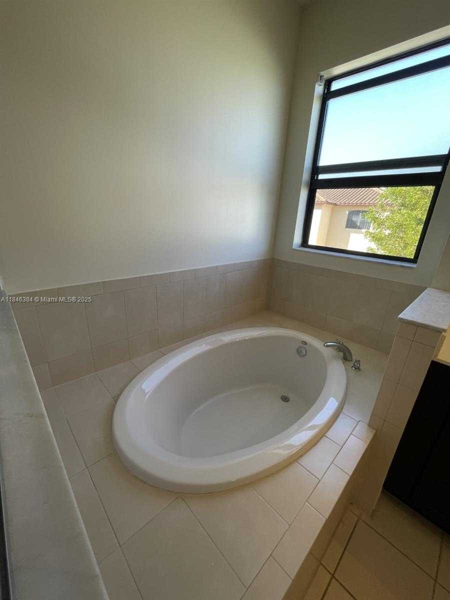 Small Image of 3501 WEST 92ND PL, Hialeah Number 31