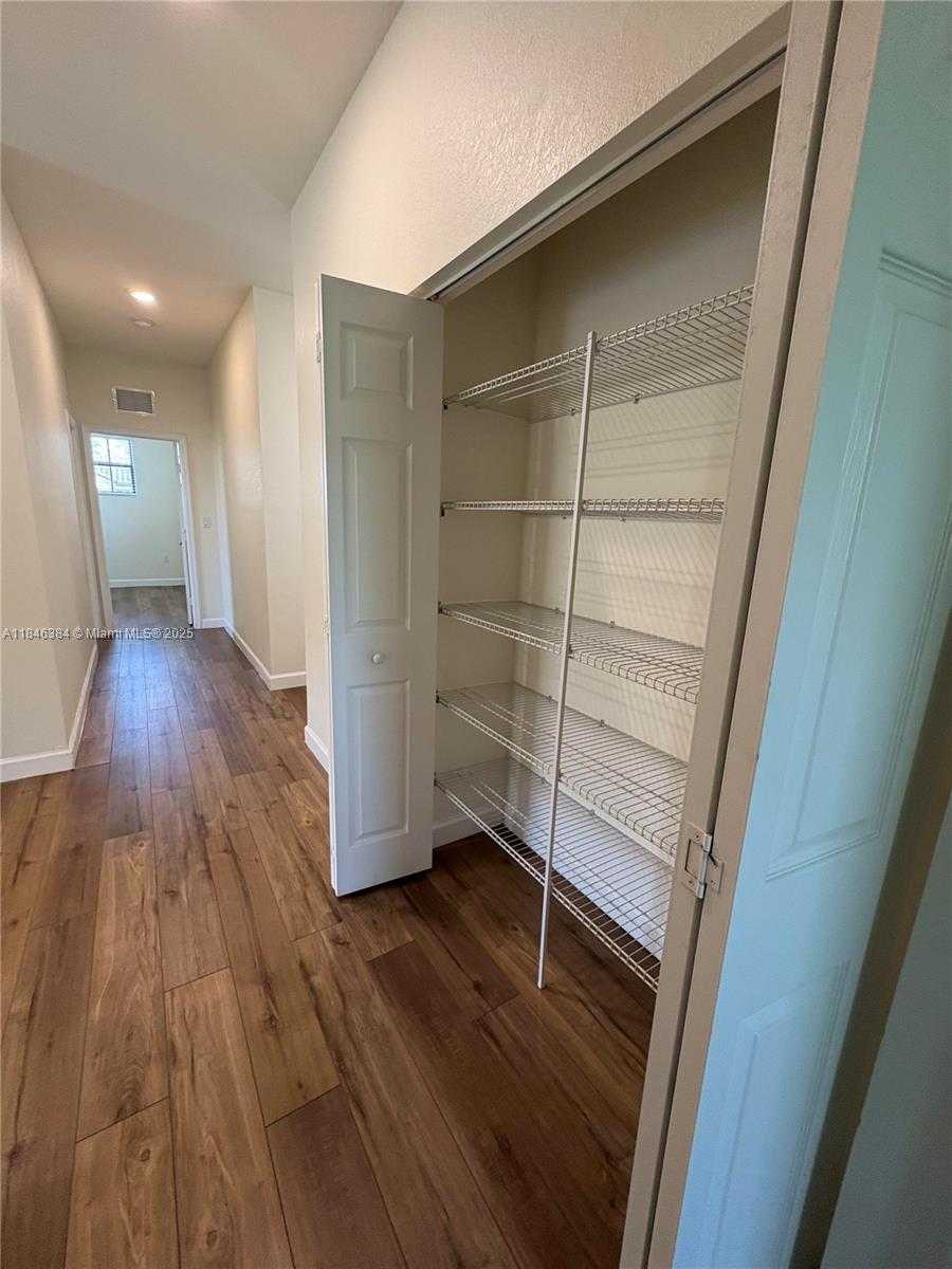 Small Image of 3501 WEST 92ND PL, Hialeah Number 34