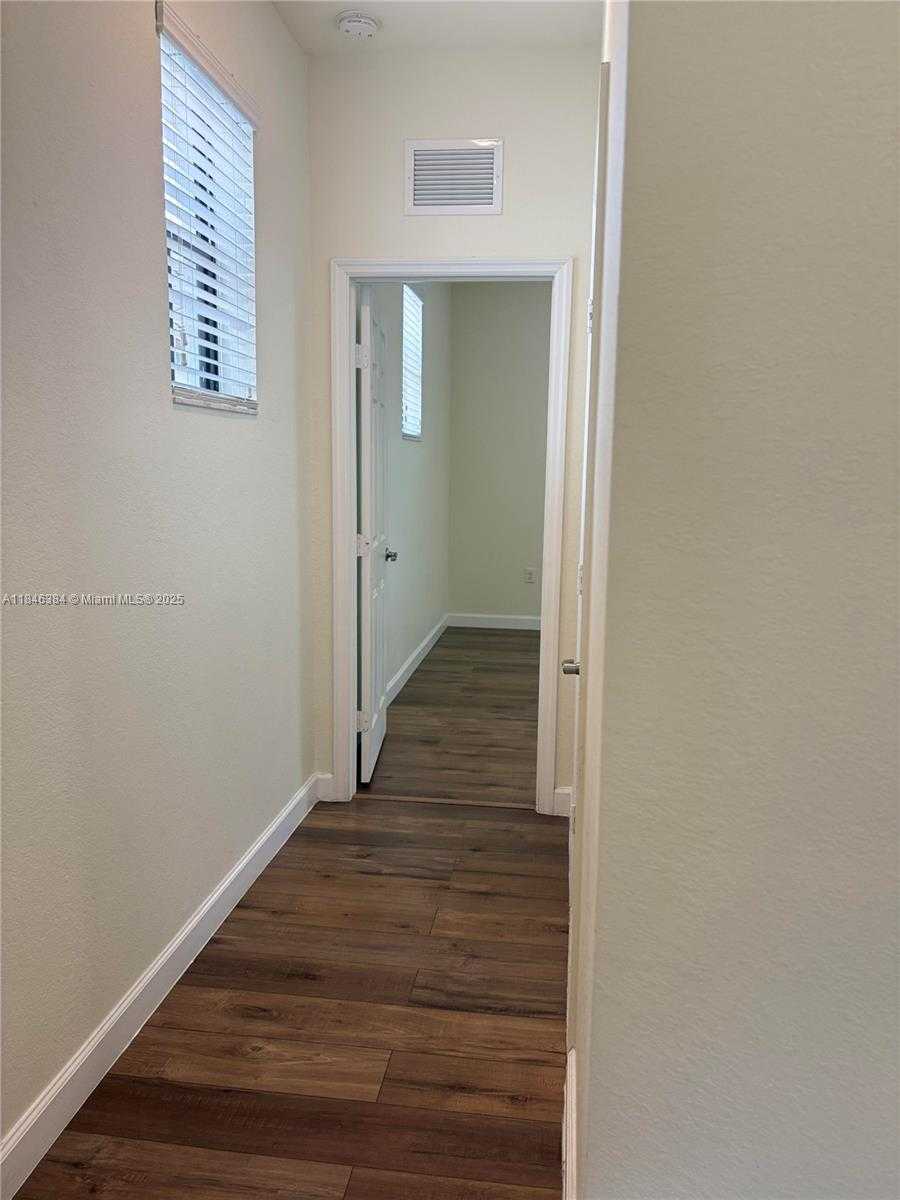 Small Image of 3501 WEST 92ND PL, Hialeah Number 35