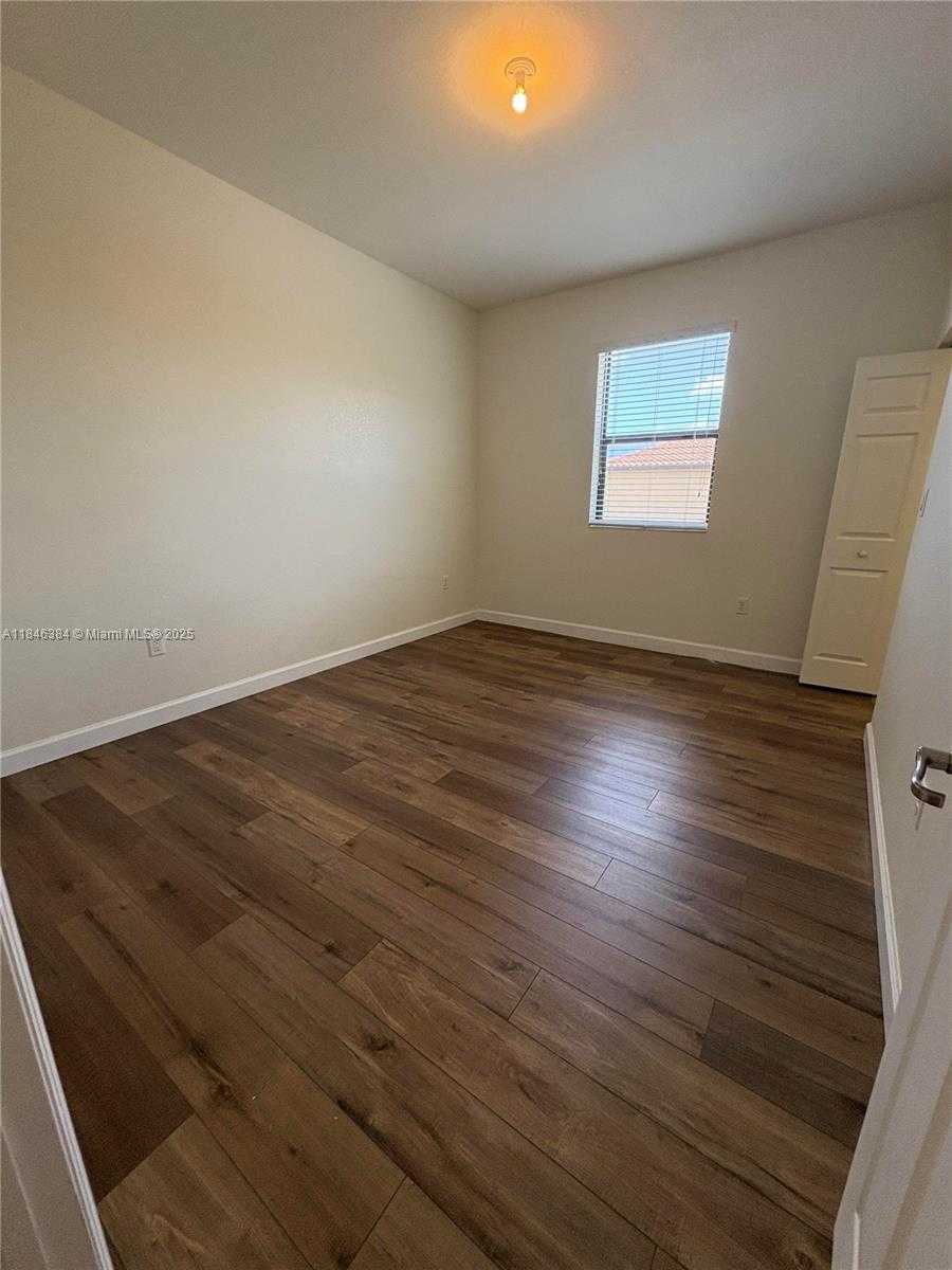 Small Image of 3501 WEST 92ND PL, Hialeah Number 39