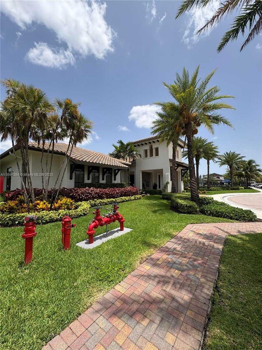 Small Image of 3501 WEST 92ND PL, Hialeah Number 4